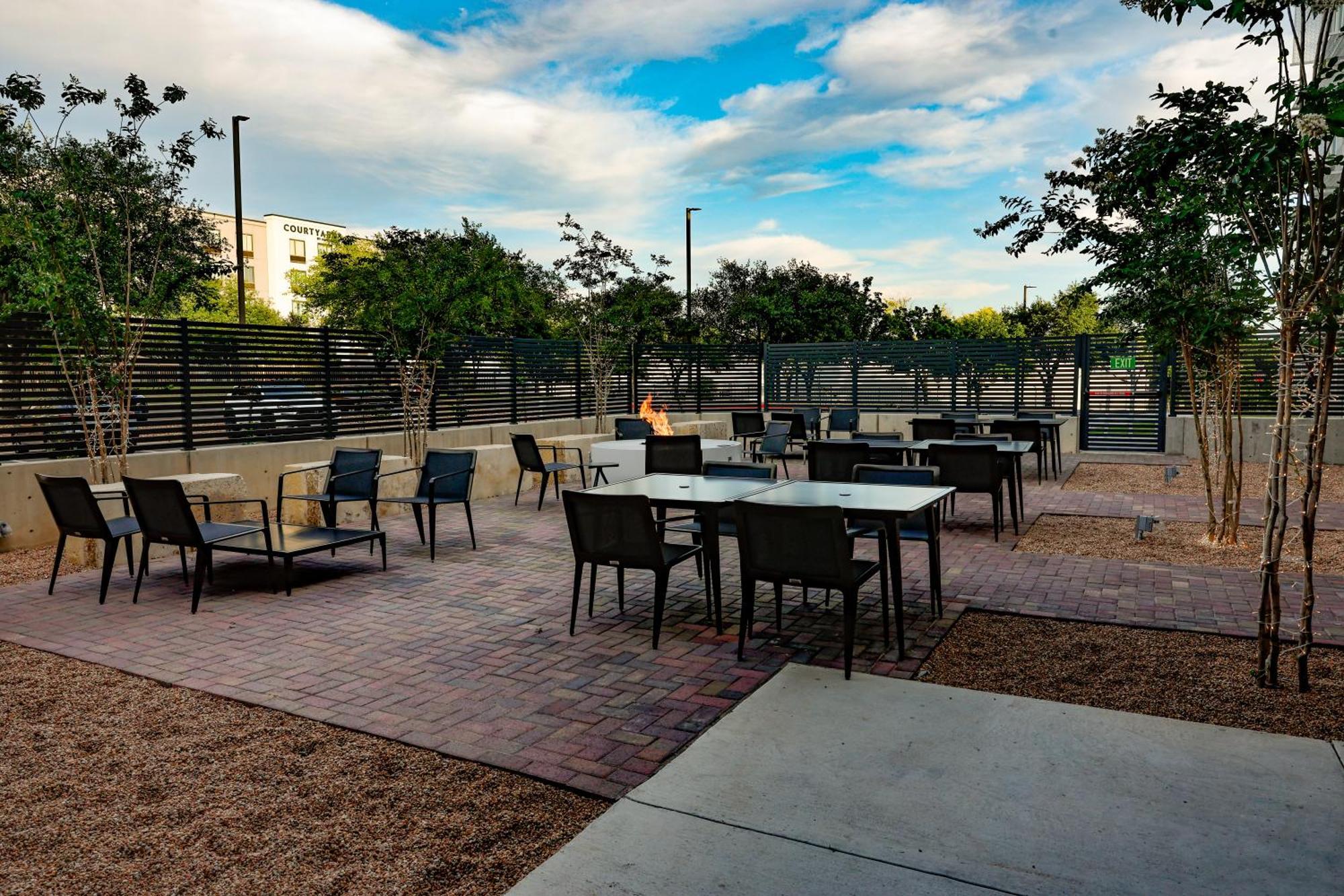 Four Points By Sheraton Austin Airport Exterior photo