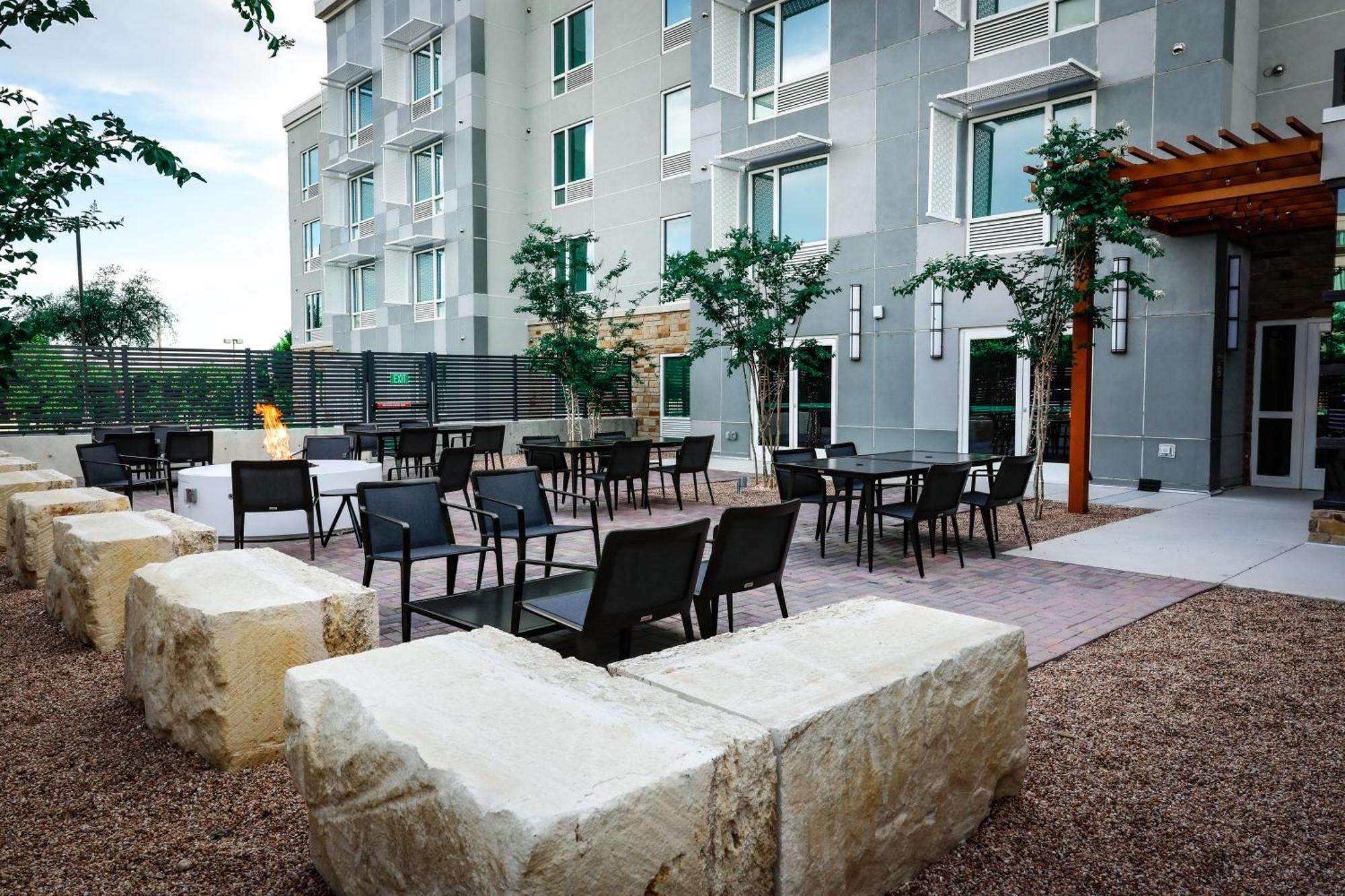 Four Points By Sheraton Austin Airport Exterior photo