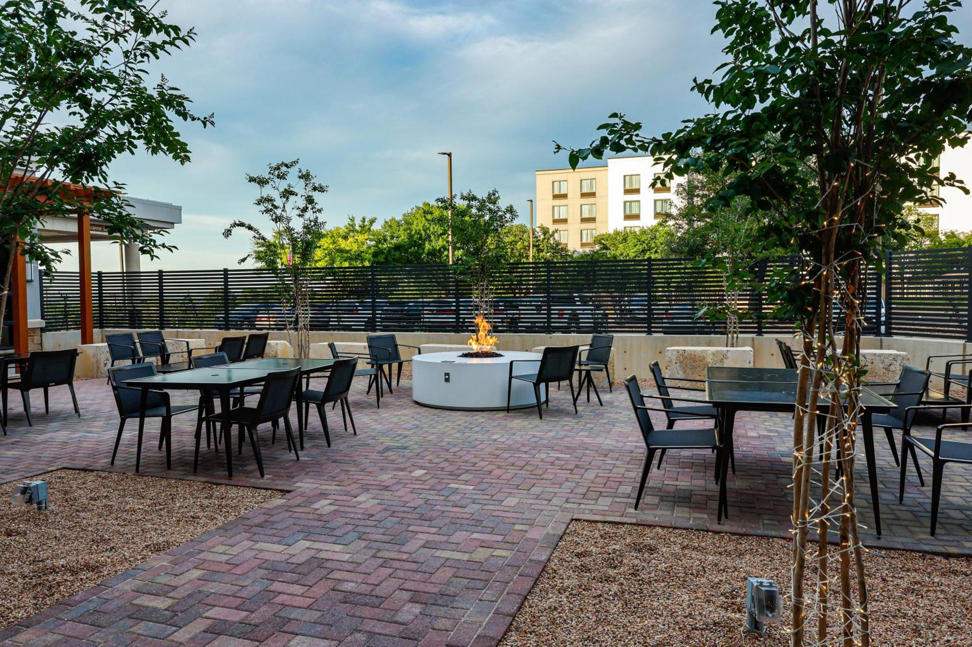 Four Points By Sheraton Austin Airport Exterior photo
